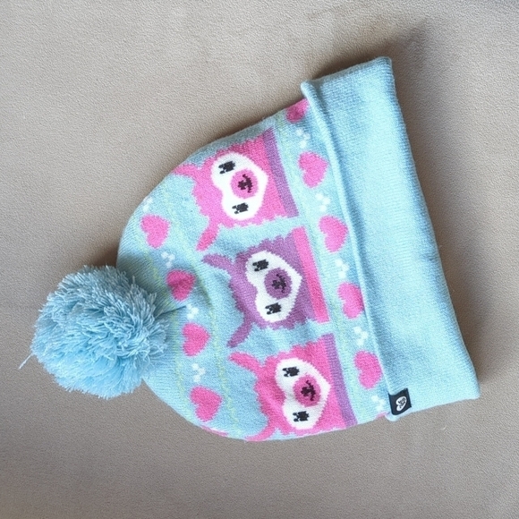Loungefly Beanie Pom Pom Knitted Warm Hat Alpacas Hearts Design - Picture 1 of 8